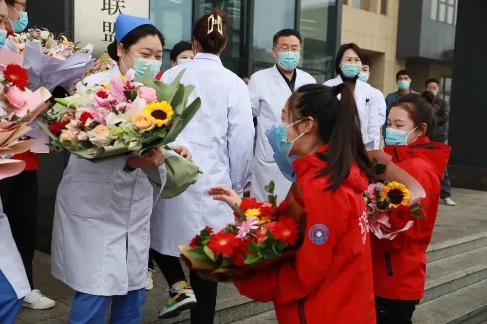 “白衣執甲，遼藏情深”葫蘆島市第二人民醫院舉行戰“疫”英雄凱旋歡迎儀式(圖10)